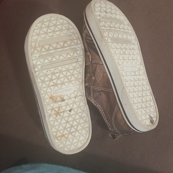 Realtree Outdoors toddler camo sneakers. Size 6 - Picture 3 of 5